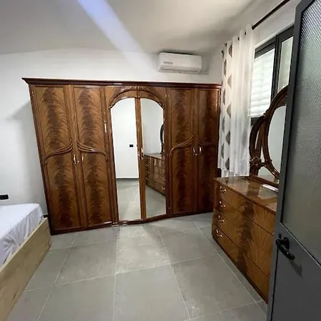 Cozy 5-bed With Balcony 度假居 Velipojë