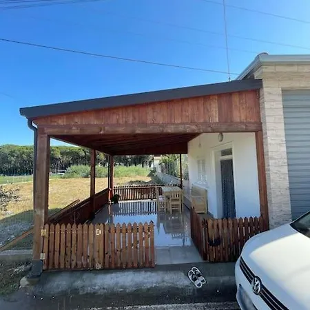 Cozy 5-bed With Balcony Holiday home