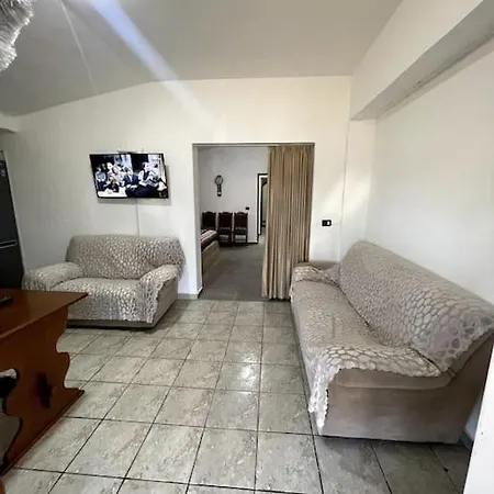 Holiday home Cozy 5-bed With Balcony *